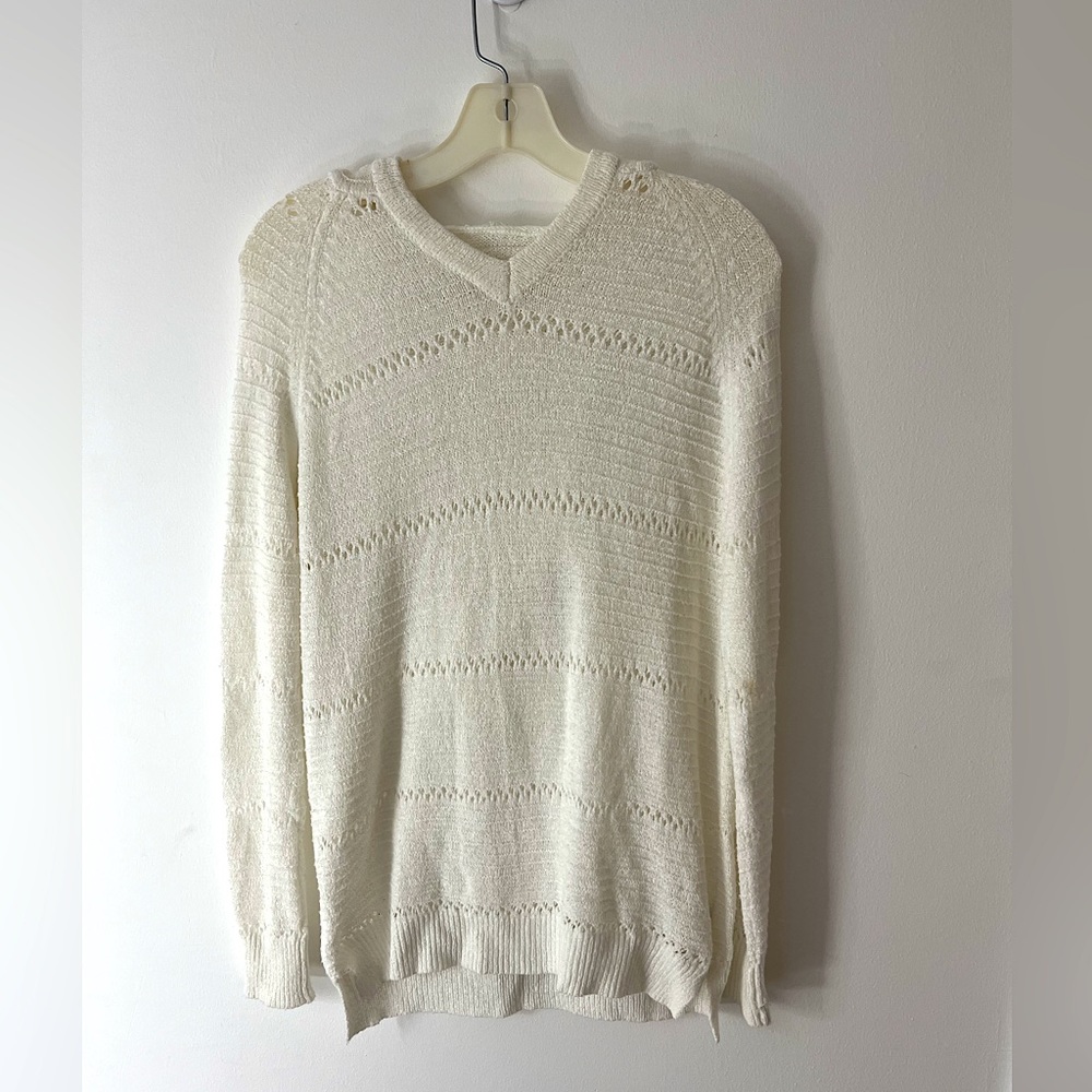 Women’s knitted sweater with hoodie